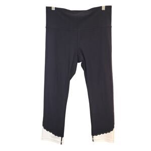 Athleta Women’s Medium Black Elation Scallop Capri Leggings Stretch Activewear